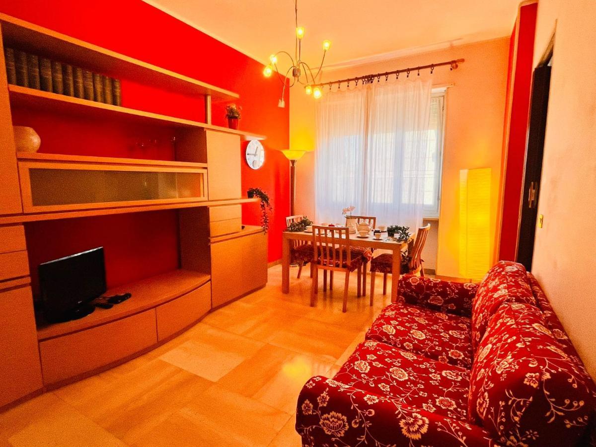 Sky Apartment A Due Passi Dalla Stazione Колленьо Экстерьер фото