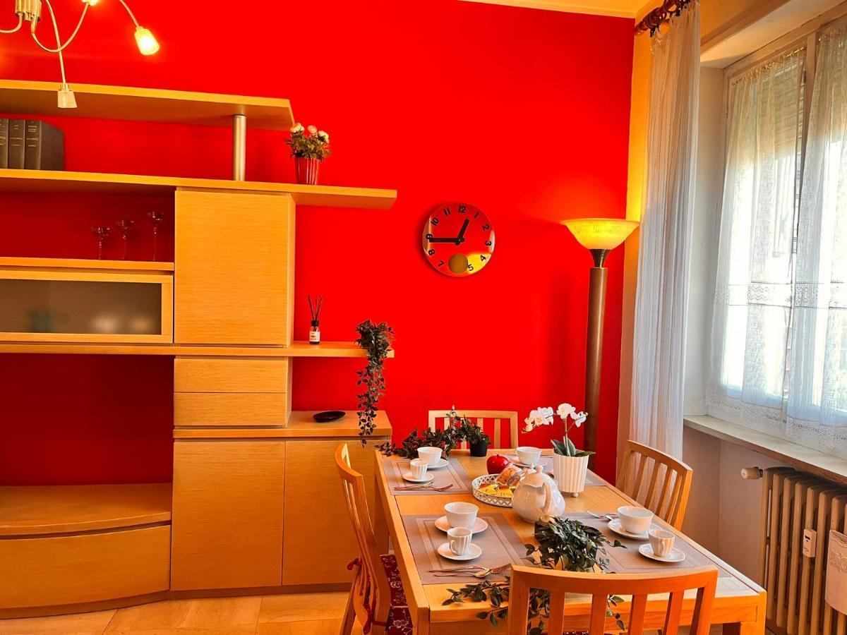 Sky Apartment A Due Passi Dalla Stazione Колленьо Экстерьер фото