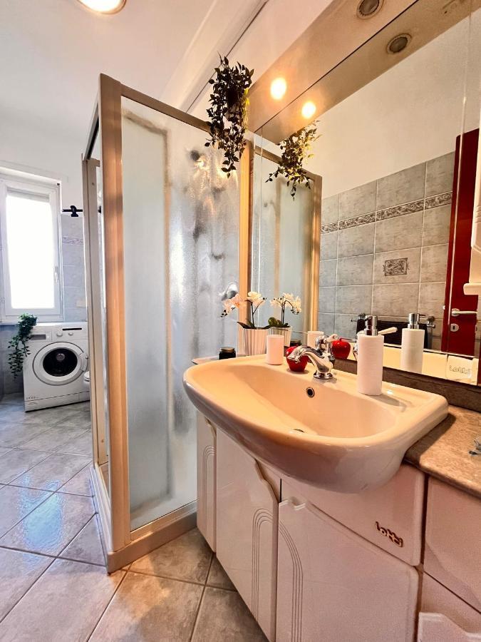 Sky Apartment A Due Passi Dalla Stazione Колленьо Экстерьер фото