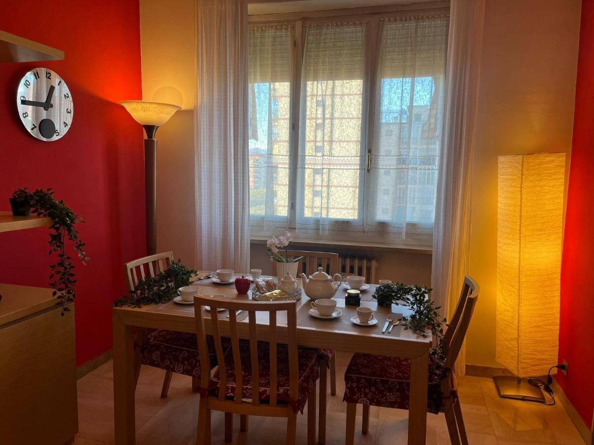 Sky Apartment A Due Passi Dalla Stazione Колленьо Экстерьер фото